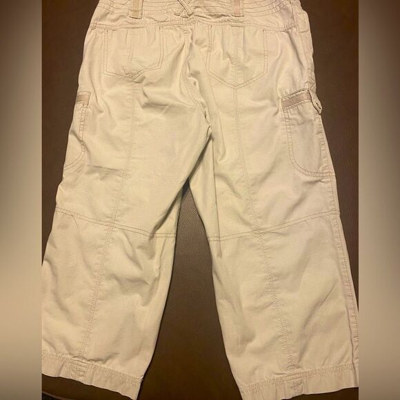 Nice khaki cotton capris pants by Eddie Bauer in size 14 - Picture 2 of 3